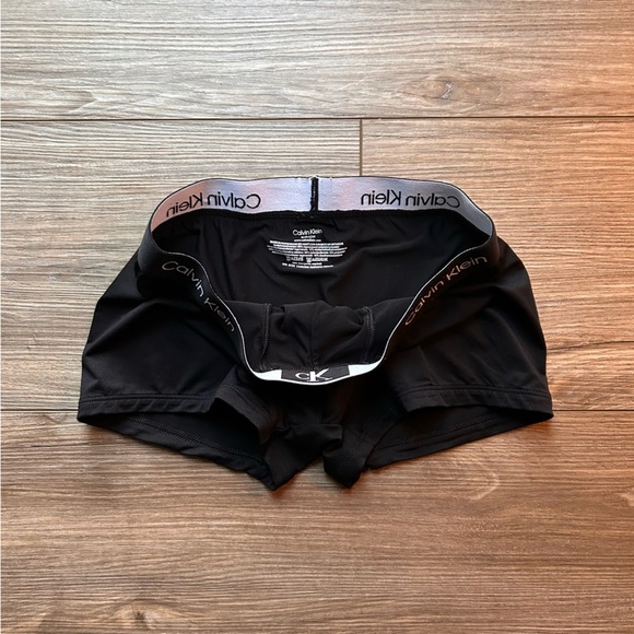 Calvin Klein | 1996 Low Rise Trunk in solid Black (Small) - Picture 3 of 10